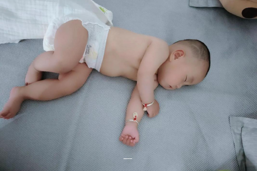 东明宝宝上火有眼屎